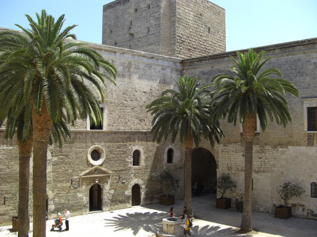 BARI ITALIA CRUCEROS CASTILLOS DE ITALIA